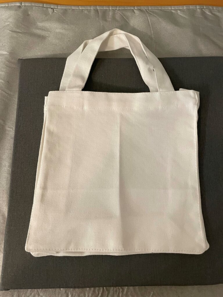 White tote with crease in the middle